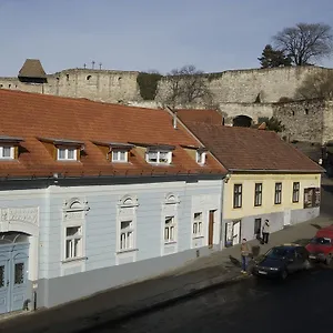 Varkapu Panzio Eger